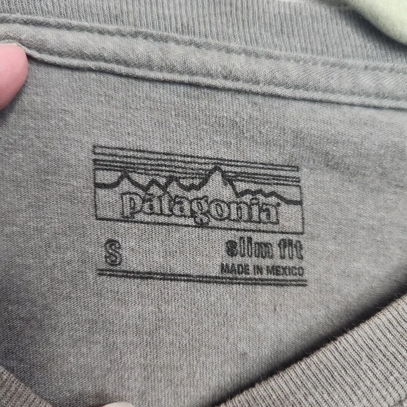 3/$25 Patagonia slim fit men's size Small tee shirt - Picture 5 of 9